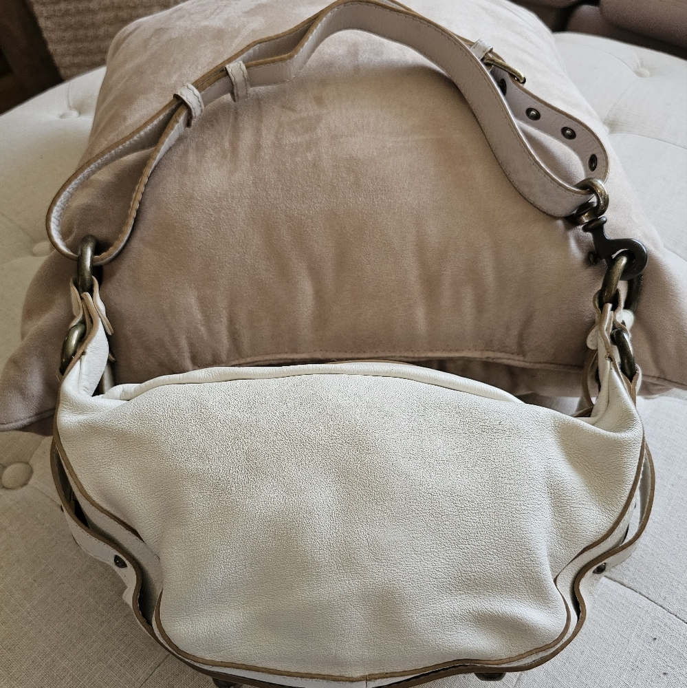 100% Authentic Marc Jacobs Leather Hobo Brass Hardware Cream zipper turnlocks